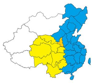 А это реальный мир. Жёлтый – «украина» Чанкайши, с выделенным «Особым районом»; голубой – провинции под эгидой Японии; белый – районы, отпавшие от Китая. При этом 2-3 пограничные провинции вдоль желто-голубой линии совершали тушинские перелёты (в обе стороны), а фактически были нейтральными.
