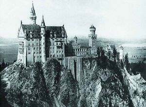 Людвиг II сделал Вагнера миллионером, а свой самый знаменитый замок построил как подробную архитектурную иллюстрацию к «Парсифалю».