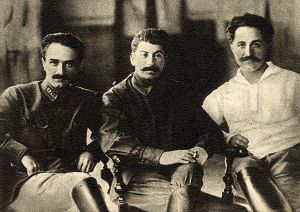 Три члена Политбюро ВКП(б) из Тифлиса – Микоян (окончил семинарию), Джугашвили (прослушал курс семинарии), Орджоникидзе (окончил фельдшерскую школу).