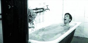Найдите видео, как Остап Бендер плещется в ванне в фильме «Золотой телёнок». Здесь Юрский играет Маяковского.