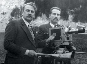 Слева-направо: Александров и Нильсен на съёмках фильма «Волга-Волга».