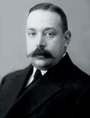 Василий Васильевич Кочубей - пирятинский уездный предводитель дворянства, член IV Государственной думы от Полтавской губернии. Камерюнкер Двора Его Императорского Величества. Крупный землевладелец из рода Кочубеев. Источник https://img0.liveinternet.ru/