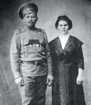 Унтер-офицер В. И. Чапаев с женой П. Н. Метлиной, 1915 год.