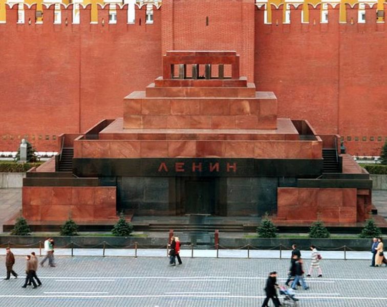 Файл:Russlovo 20151012 Mavzolei Lenina v nashi dni.jpg