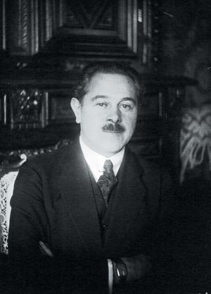 Жак Нума Садуль, более известный как Капитан Садуль - французский юрист, политик-коммунист и писатель, один из основателей Коммунистического интернационала. Источник https://blogger.googleusercontent.com/.