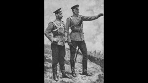Николай II и Н. Н. Младший.jpg